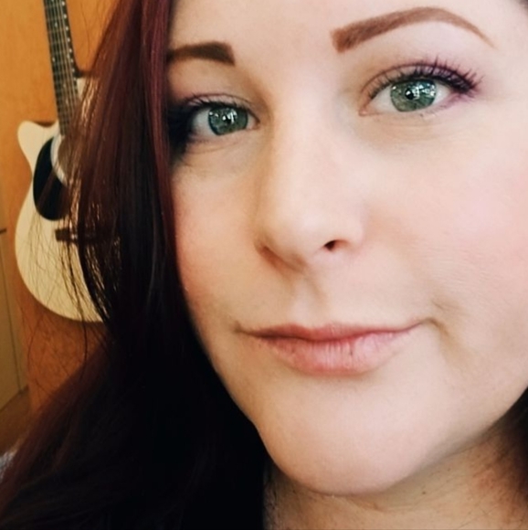 Meet your Posher, Laurel - Picture 2 of 2